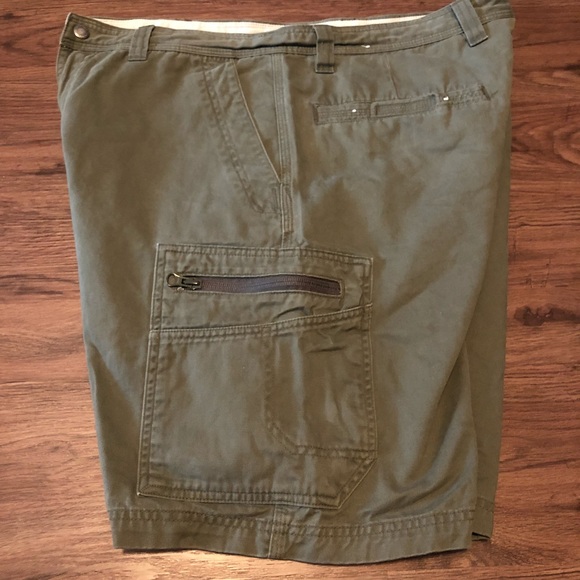 Columbia Other - Columbia Cargo Shorts Olive / Army Green  34